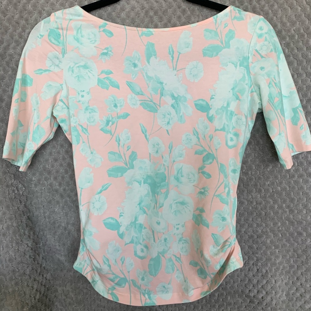 Guess top